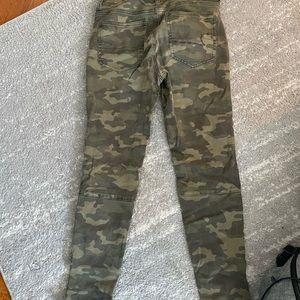 Camo skinny jeans size 4.